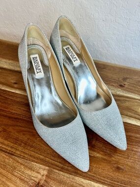 Badgley Mischka Silver Metallic Pumps, Size 8.5